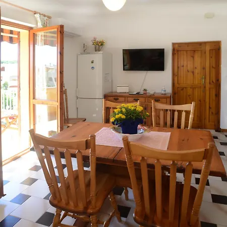 شقة Topfloor With Furnished Terrace Near The Sea